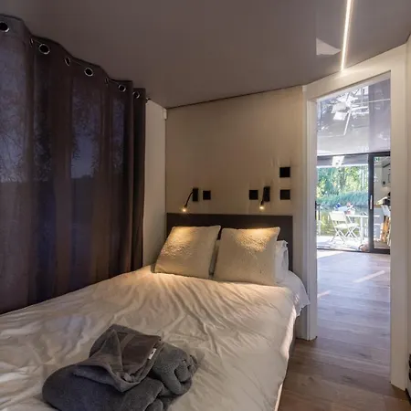 بوتيل La Mare Boathouse, *