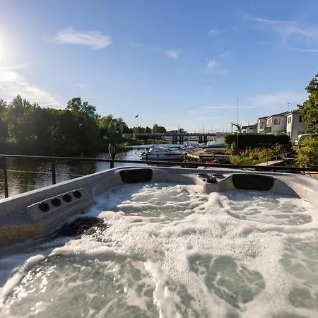 بوتيل La Mare Boathouse, تالين